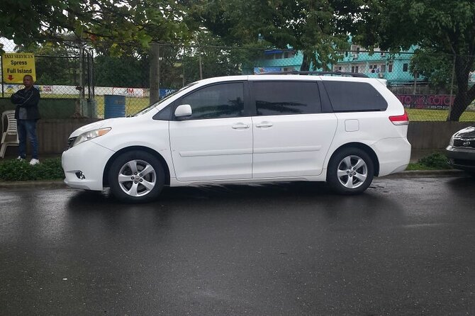 Airport port silver taxi transfer private to pop center - Finding Jesus García at the airport