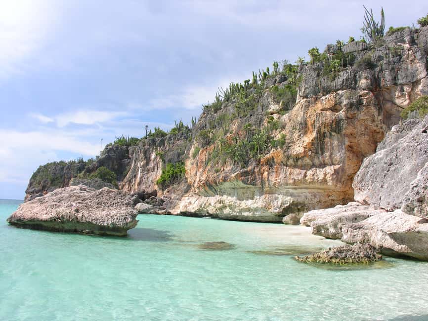 Bahía de las Aguilas: Beach Day Trip by Boat - Los Patos and the approach to Cabo Rojo