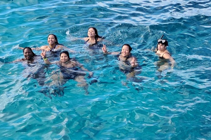 Bavaro Punta Cana EN boat party with drinks and transportation - How the staff shapes the mood