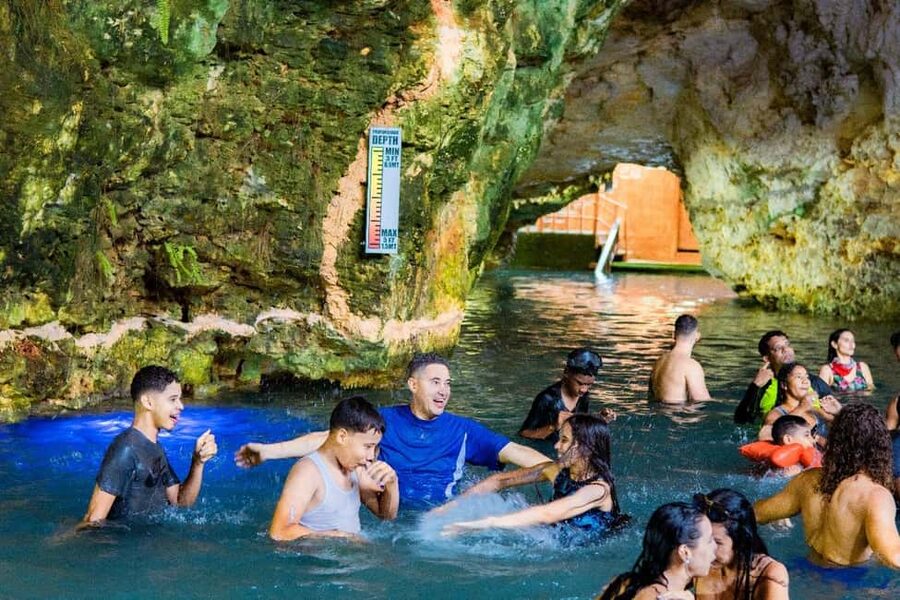 Booggy Adventure en Macao: Cuevas, Playa y Barro Extremo - La casa típica y los productos dominicanos