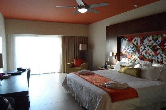 Breathless Punta Cana Resort & Spa - Round Trip Shuttle - Punta Cana Airport - Who will get the most from this transfer