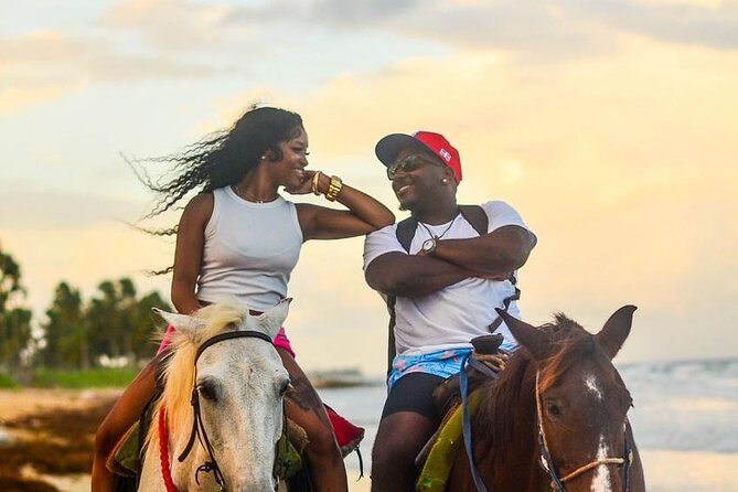 Buggy, horse and plantation ranch - The people shape the day