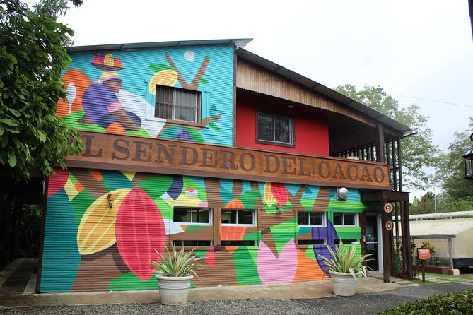 Cacao Plantation and Chocolate Factory Tour- Classic - Language, clothing, and group size