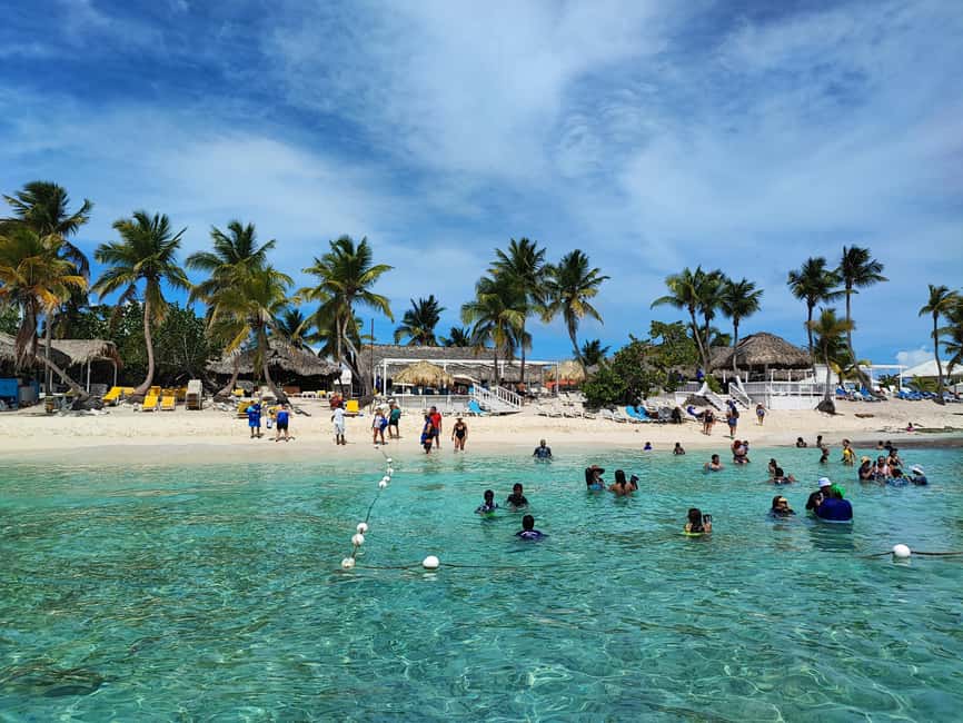 Catalina Island Comfort: Snorkeling & Catamaran Experience - Sailing past the Chavón River