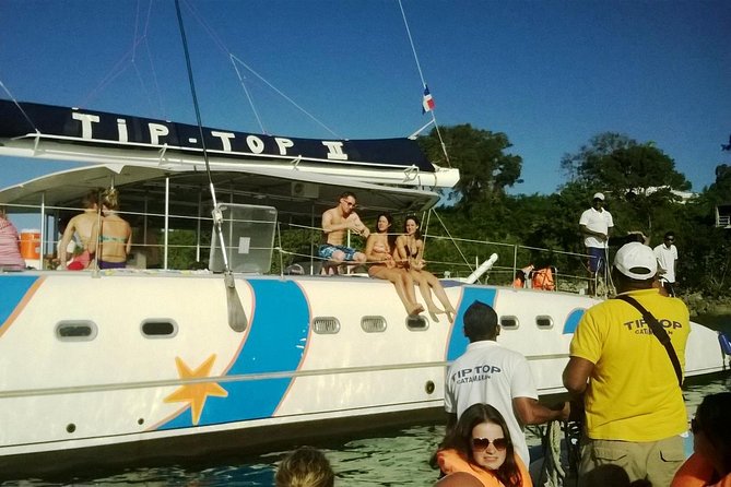 Catamaran Day Trip, Snorkeling & Sailing Excursion - Sailing Back Along the Coast