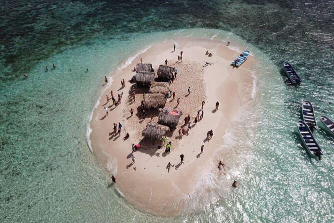 Cayo Arena, Paradise Island Tour - The local market stop on the way back