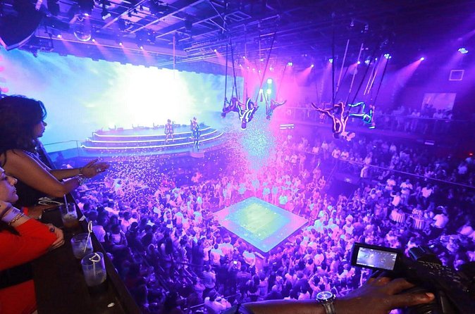 Coco Bongo Show and Disco - The open bar and what it adds