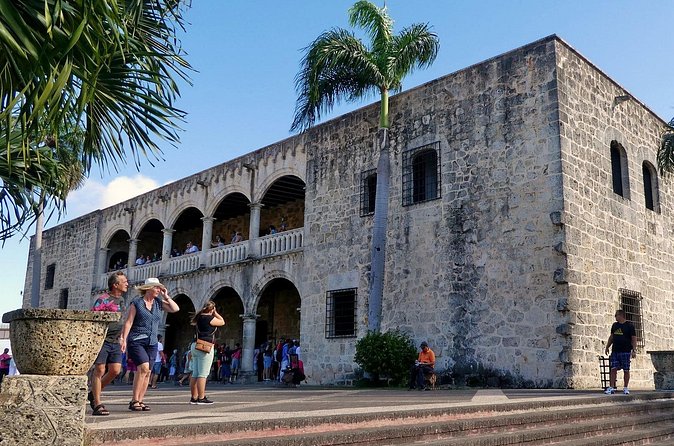 Colonial Santo Domingo and hidden natural beauties City Tour - Los Tres Ojos: caves and clear ponds inside the city