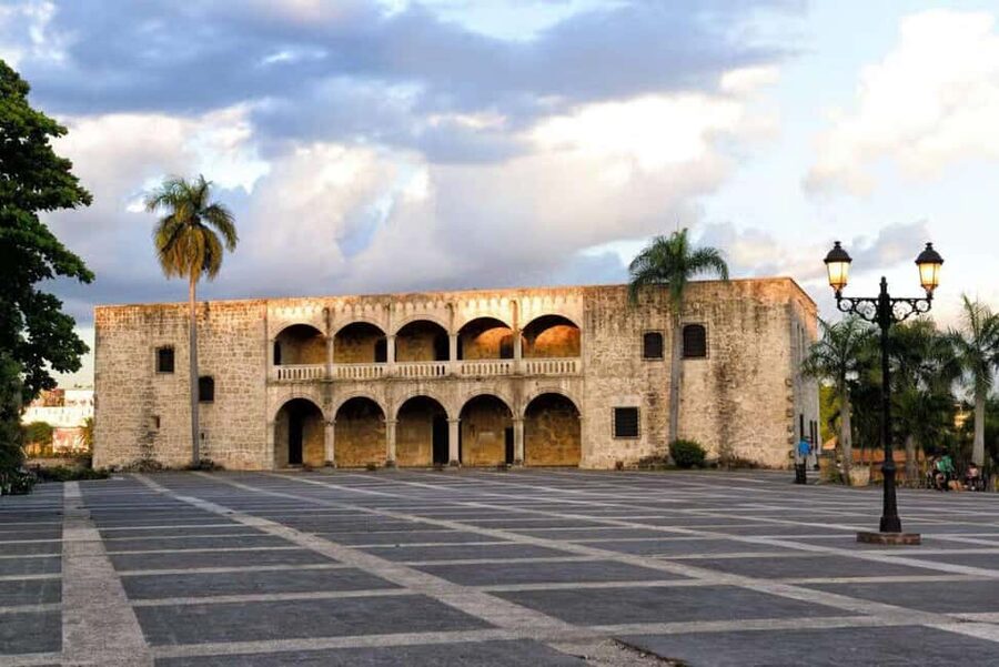 Colonial Zone: Historical Tour with a visit to the Columbus Lighthouse and Tres Ojos Park - Transport, pickup, and the real time commitment