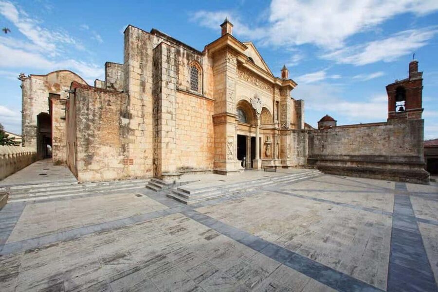 Colonial Zone: Historical Tour with a visit to the Columbus Lighthouse and Tres Ojos Park - Los Tres Ojos, where the tour goes underground