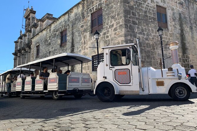 Colonial Zone Train 45 minutes of history and culture in Santo Domingo - The pickup detail needs a careful check
