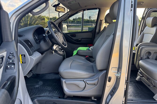 Confortable and privaste transportación from puj Airpot - Inside the vehicle: cool air, WiFi, and luggage help