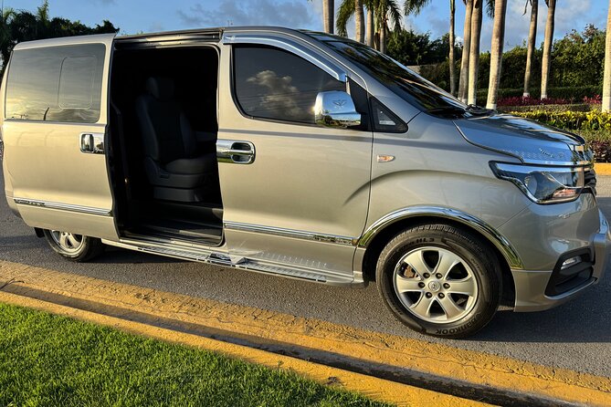 Confortable and privaste transportación from puj Airpot - Private transport or shared service?