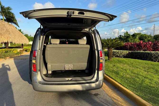 Confortable and privaste transportación from puj Airpot - What the driver service does well