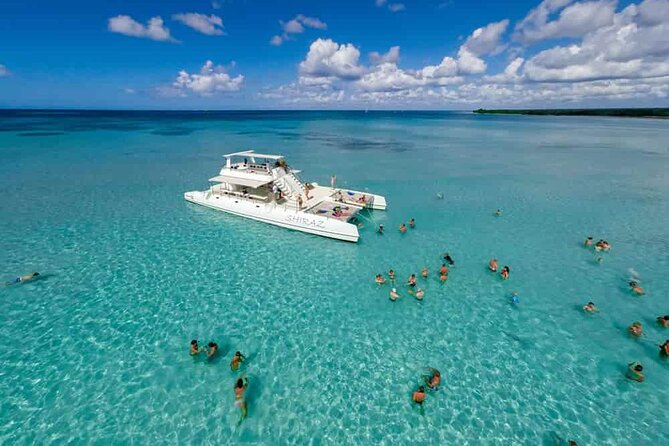 Crucero de Fiesta y Snorkel en Punta Cana - Boarding the catamaran for a 1:00 pm afternoon