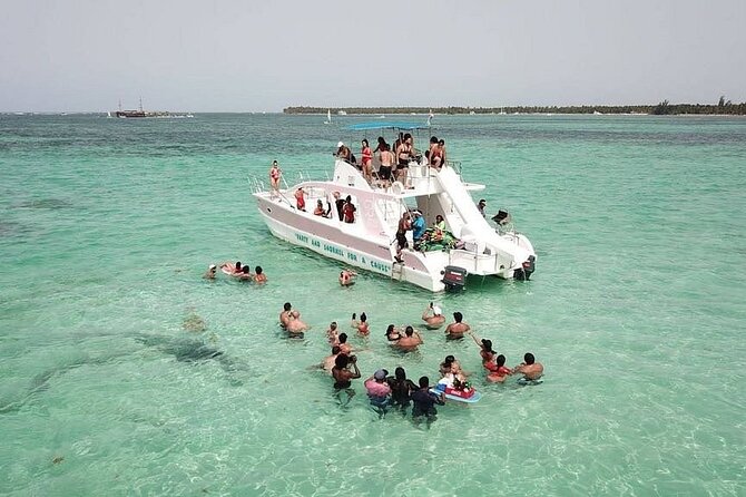 Crucero de Fiesta y Snorkel en Punta Cana - Snorkeling with provided masks, fins, and snorkels