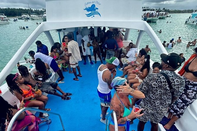 DE Hip Hop Boat Party for Adults and Free Drinks Only - The natural pool and crystal-clear water