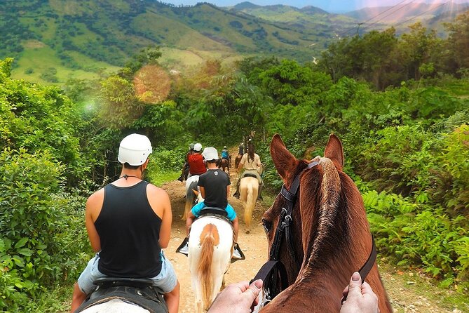 exciting cultural tour to Higüey adventure, history and fun - Rolling a cigar you can take home
