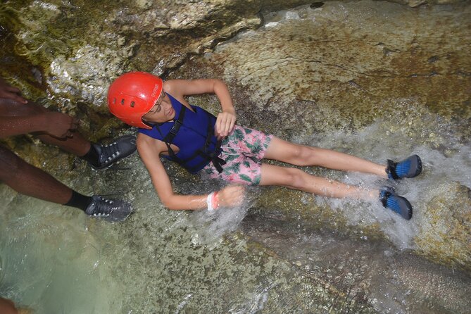Excursion in Damajagua's 7 Waterfalls With Food Included DR! - Who should book this waterfall trip?