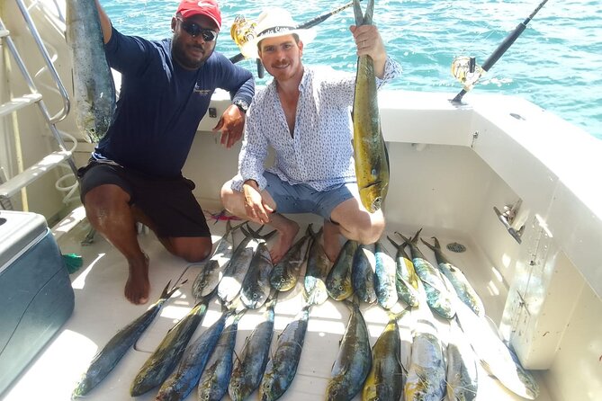 FISHING PRO CHARTERS - Boat Excursion – Mar-Quesa - Getting set up with Shimano and Penn tackle