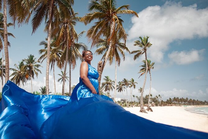Flying Dress Photoshoot (1 Dress) – Punta Cana – Pro Photographer - One hour with a flying dress on the sand