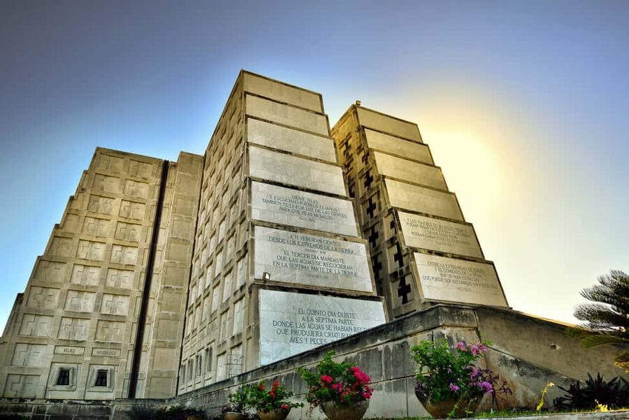 From Bavaro: Santo Domingo Colonial City Tour - The First Cathedral and Calle Las Damas