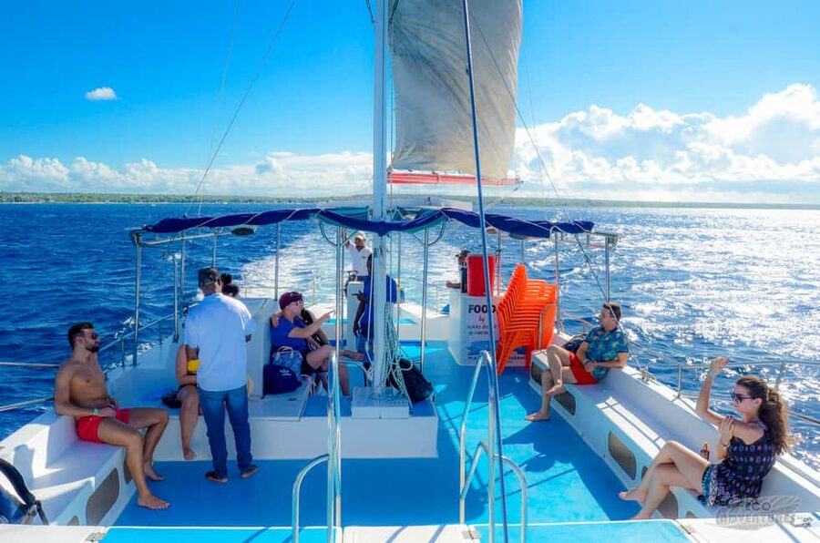 From Punta Cana: Catalina Snorkeling & Altos de Chavon Tour - Catalina Island: beach time, lunch, and drinks