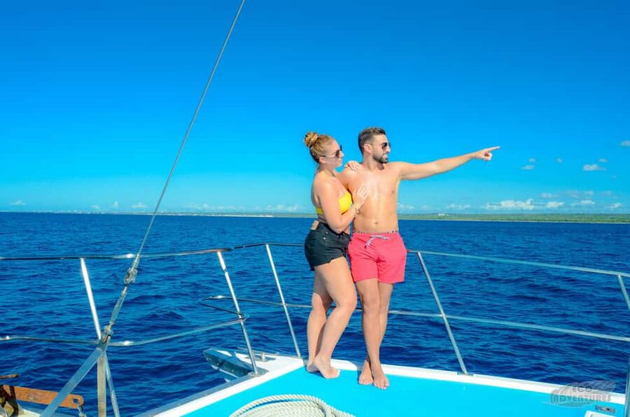 From Punta Cana: Catalina Snorkeling & Altos de Chavon Tour - The guide and group atmosphere