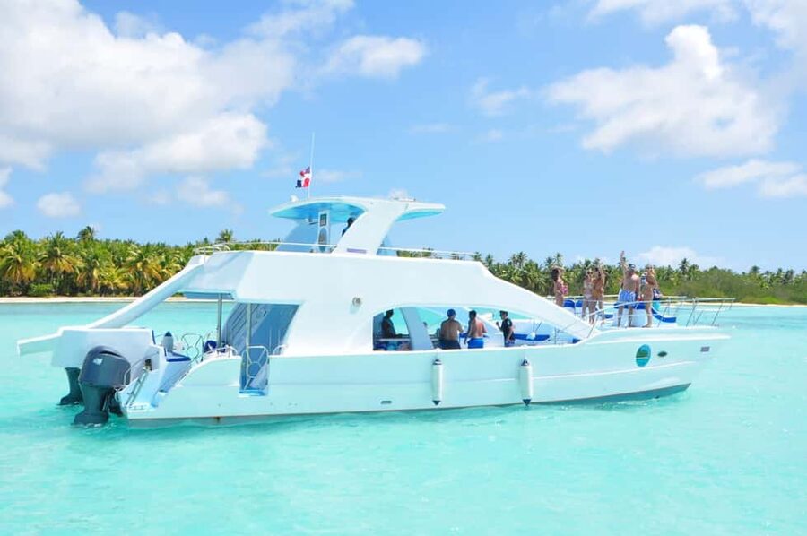 From Samaná: Whale Watching and Cayo Levantado Boat Tour - Watching whales in their natural habitat