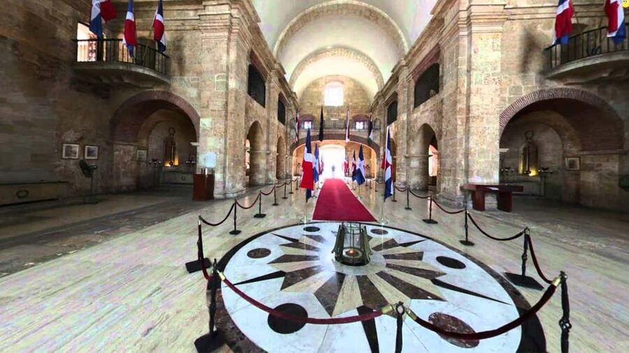 From Santo Domingo: Full day Historical Tour with Lunch - Seeing the Presidential Palace