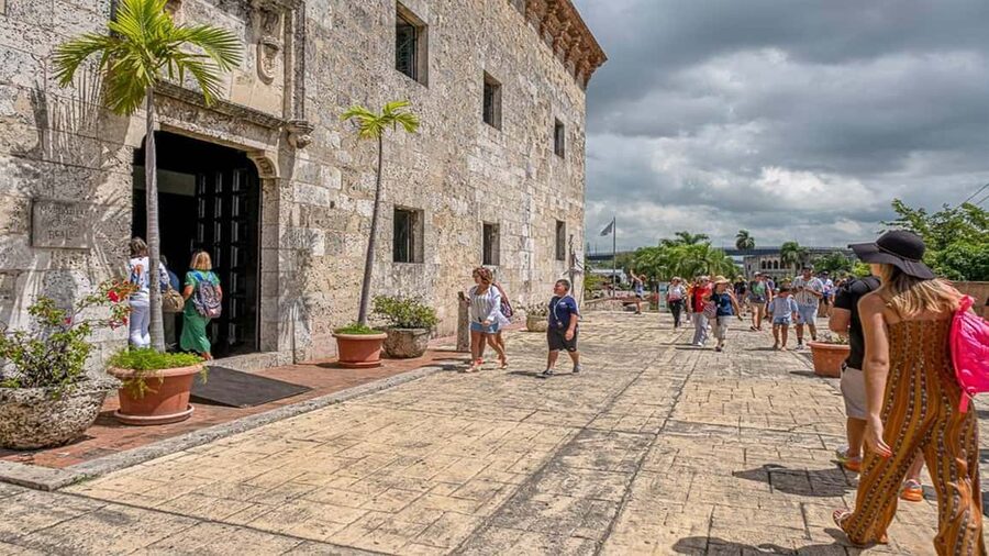 From Santo Domingo: Full day Historical Tour with Lunch - Lunch at a local restaurant