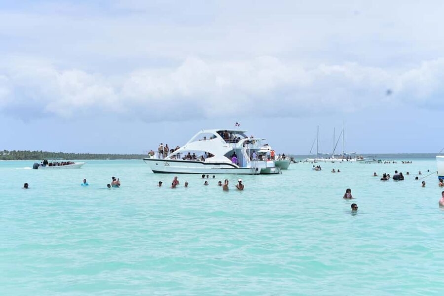 From Santo Domingo - Punta Cana: SAONA ISLAND Food & Drinks - Who will enjoy this day most