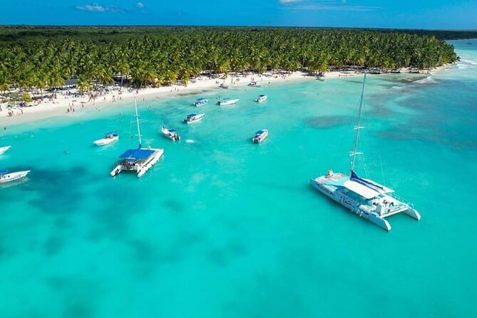 From Santo Domingo Saona Island Food And Drink Catamaran Vip - Saona Island Gives You 2 Hours And 45 Minutes