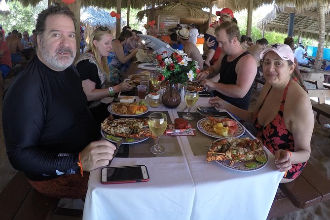 Full-Day Catalina Island Snorkeling Tour from Bavaro - Catalina Island and the shallow water