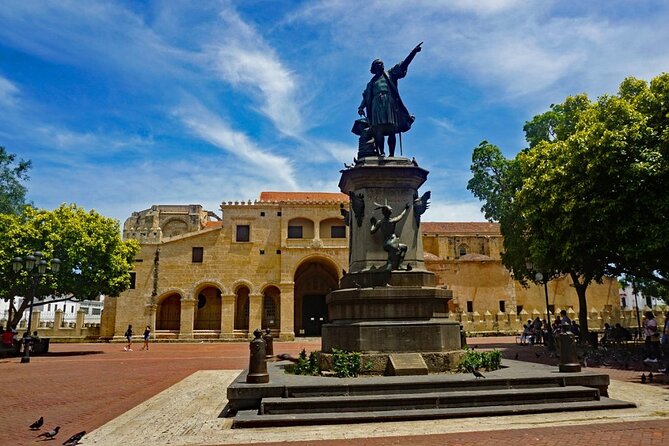 Full day Santo Domingo - Shared tour - The National Palace and city views from the bus