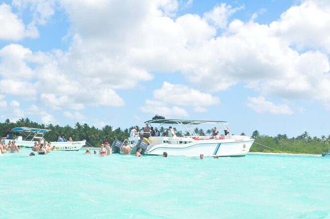Full Day Tour to Saona Island by Catamaran and Speedboat - Guide Willie and the human side of the tour