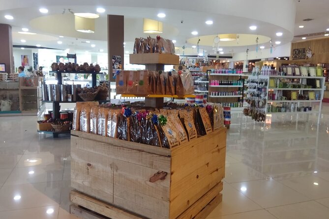 Guided Shopping Tour - Rum tasting, chocolate factory, Cigar factory - El Alfarero, pottery, and Dominican craft