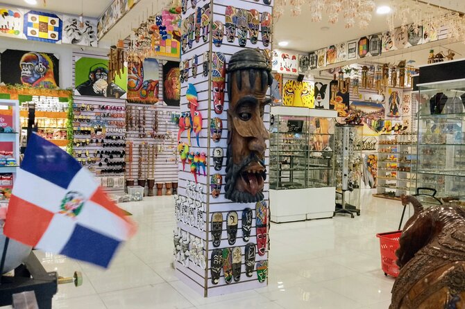 Guided Shopping Tour to WordMart Souvenirs - Round Trip Transport - Meeting the cigar makers at Don Lucas