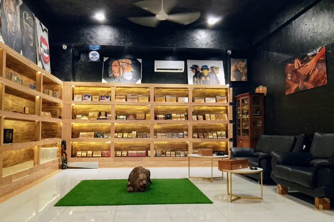 Guided Shopping Tour to WordMart Souvenirs - Round Trip Transport - Round-trip transport and the three-hour schedule