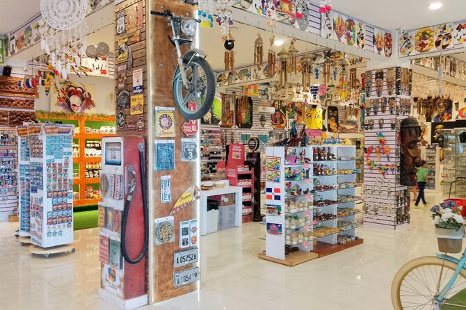 Guided Shopping Tour to WordMart Souvenirs - Round Trip Transport - Rum, coffee, and chocolate in one stop