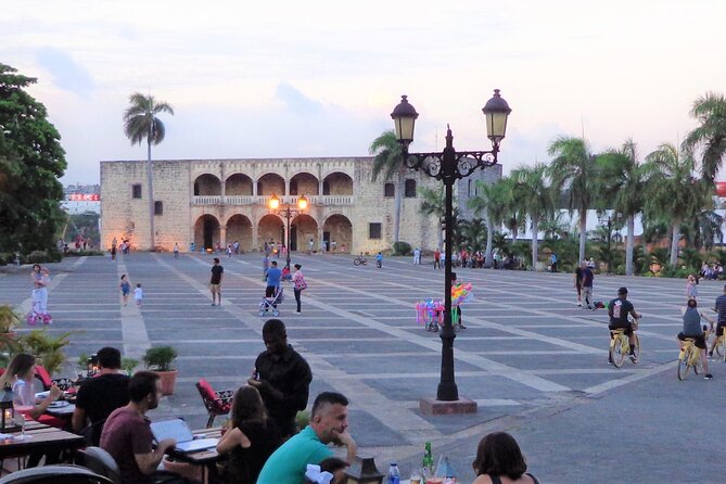 Guided Tour in the Colonial Zone of Santo Domingo - The cathedral and the first streets