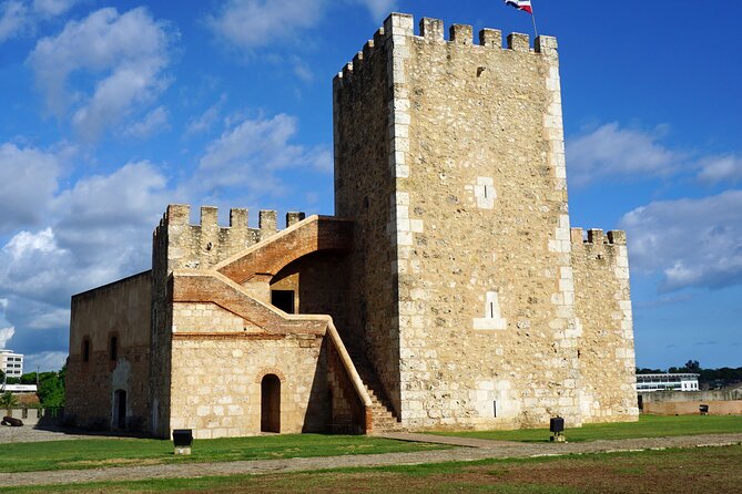 Half Day Excursion Colonial Zone Lighthouse to Colón and Tres Ojos from Santo Domingo - Timing, traffic, lunch, and what is really included