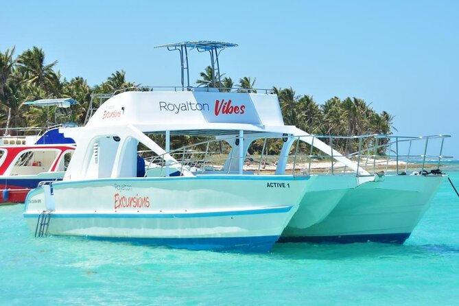 Half-Day Snorkeling Cruise and Natural Pool with Open Bar - Meeting the guide and getting organized at the beach