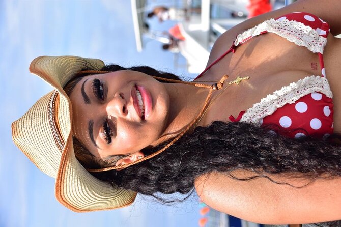 Hip Hop Adult Only Party Boat with Unlimited drinks & Sandba stop - The DJ makes or breaks the mood