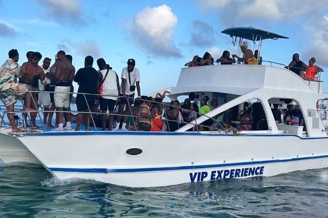 Hip Hop Beat and Live Dj Adults Only Party Boat and Free drinks - Boarding at 3:00 pm and finding your place on deck