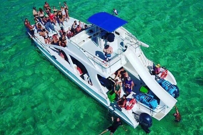 Hip Hop Beat and Live Dj Adults Only Party Boat and Free drinks - Who should book this party boat