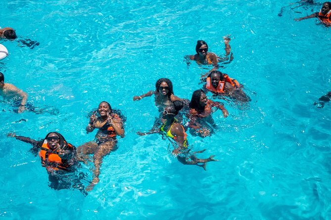 Hip Hop Sessions Boat Party Punta Cana (Adults Only) - The first hour: welcome shots and live DJ sets