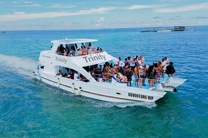 Hip Hop solo para adultos PartyBoat con Bebidas ilimitadas y Bar - What to know before you book