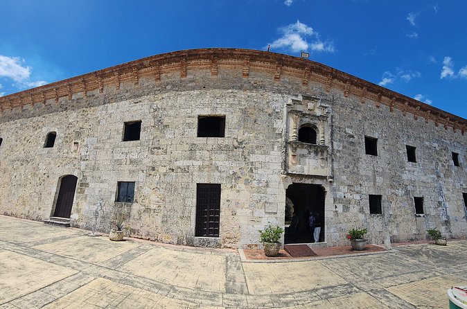 Historical Tour in the Colonial City of Santo Domingo - Museum of the Royal Houses in 15 minutes