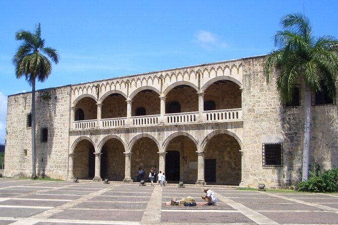 Historical Tour in the Colonial City of Santo Domingo - Catedral Primada de las Américas in 20 minutes
